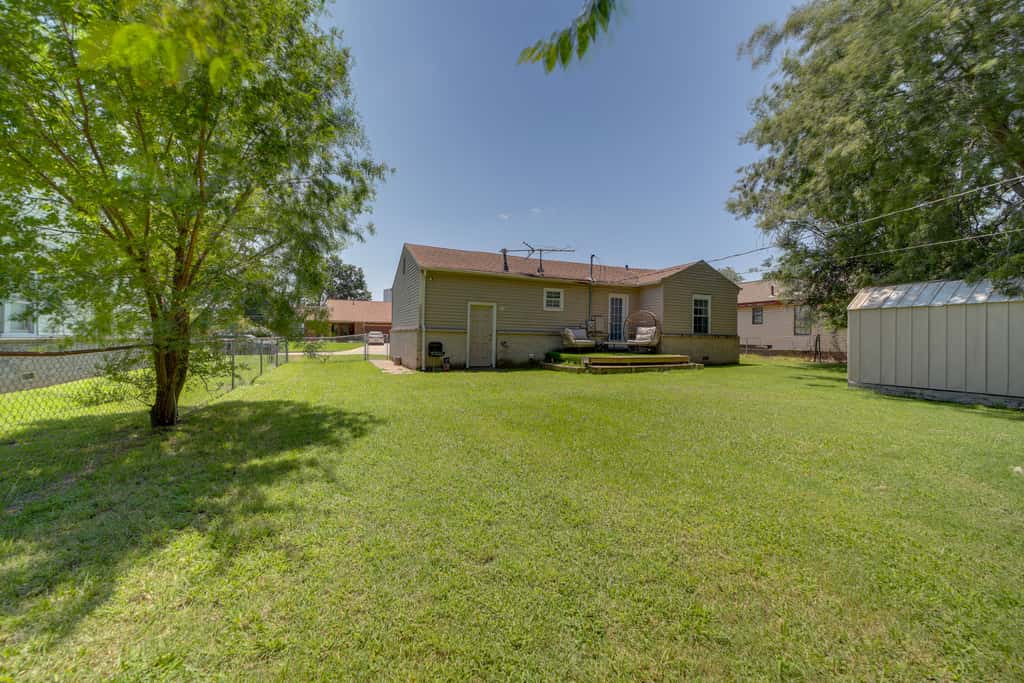 1 Mi to Tulsa Arts District: Home w/ Yard!