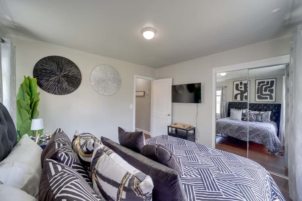 1 Mi to Tulsa Arts District: Home w/ Yard!