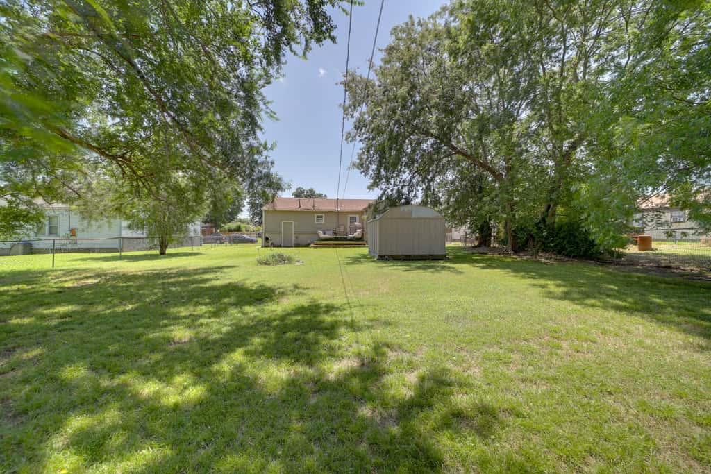 1 Mi to Tulsa Arts District: Home w/ Yard!