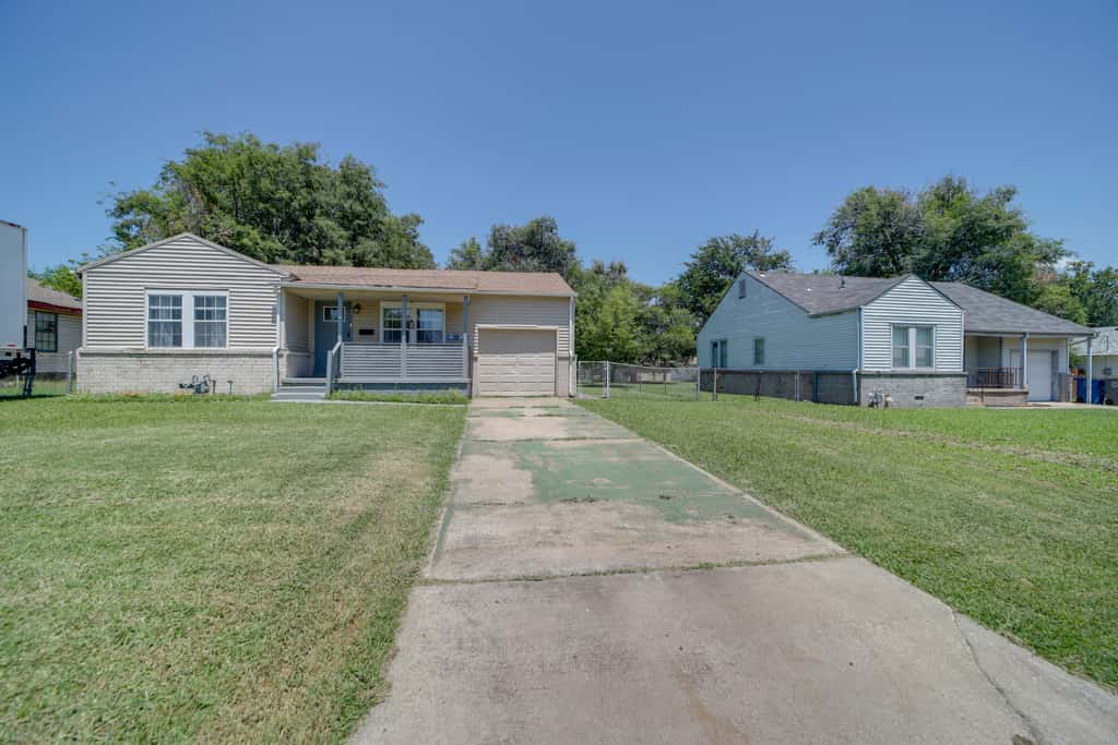 1 Mi to Tulsa Arts District: Home w/ Yard!