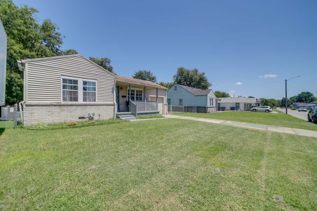 1 Mi to Tulsa Arts District: Home w/ Yard!