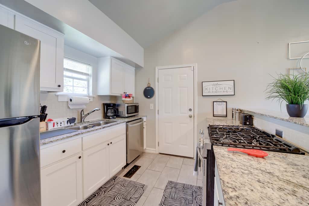 1 Mi to Tulsa Arts District: Home w/ Yard!