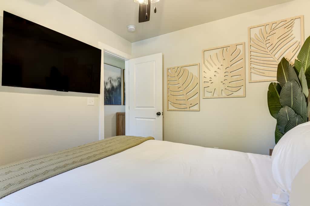 12 Mi to BOK Center: Pet-Friendly Home w/ Yard!