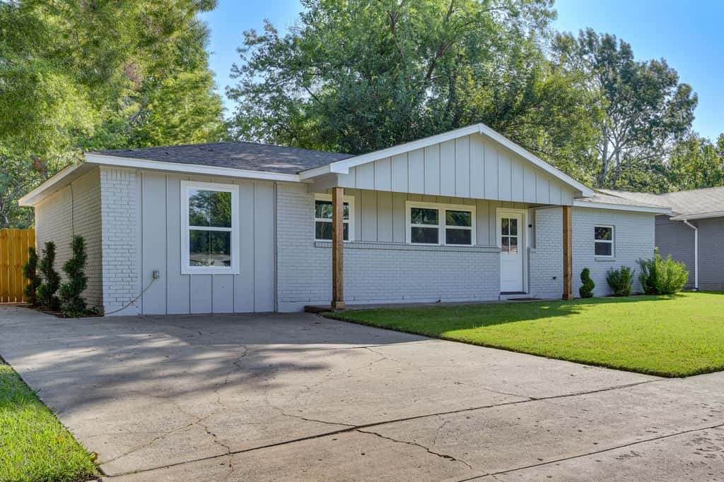 12 Mi to BOK Center: Pet-Friendly Home w/ Yard!