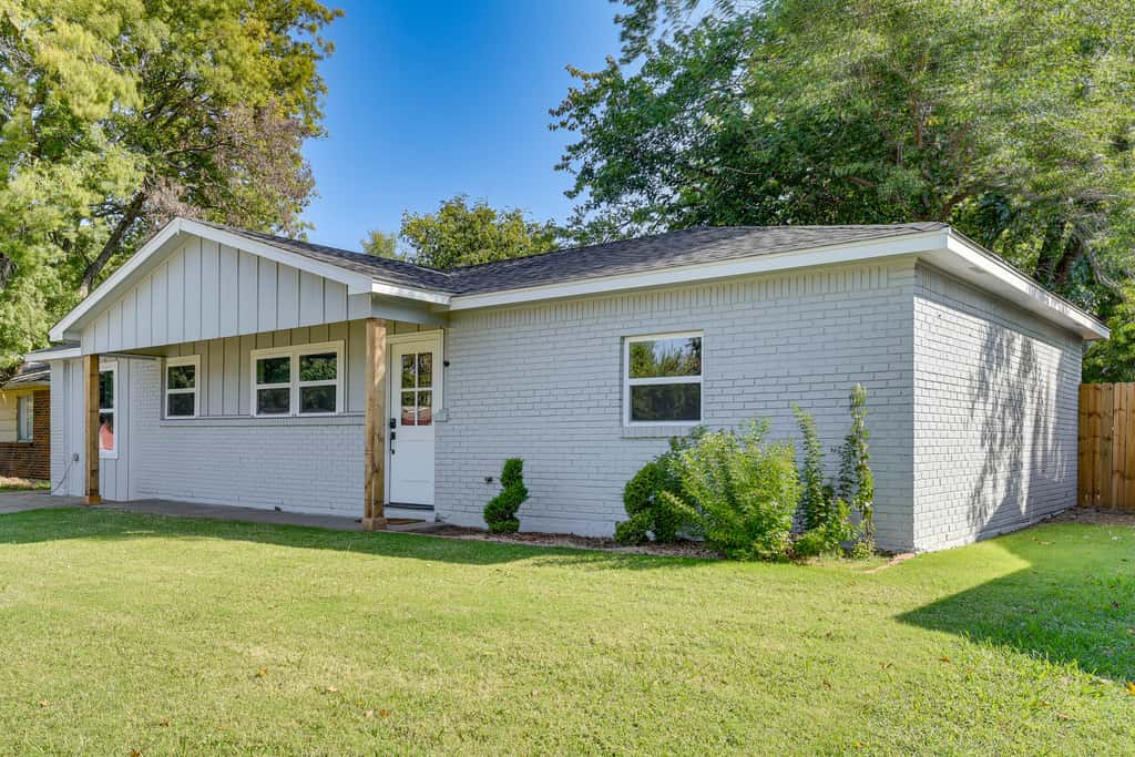 12 Mi to BOK Center: Pet-Friendly Home w/ Yard!