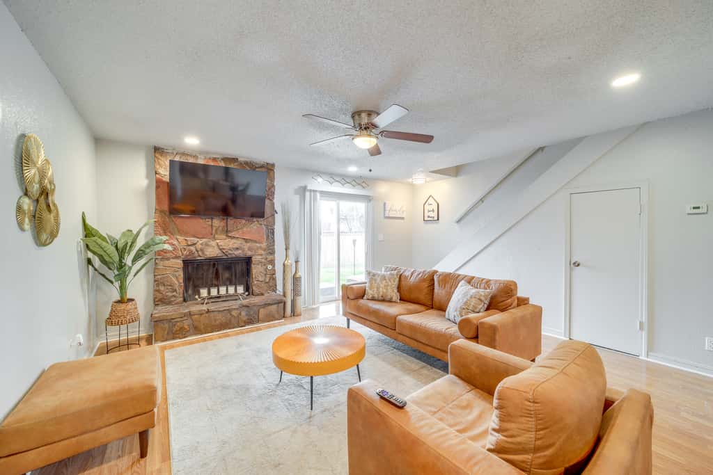 5 Mi to Route 66 Fun! Tulsa Towhome w/ Game Room