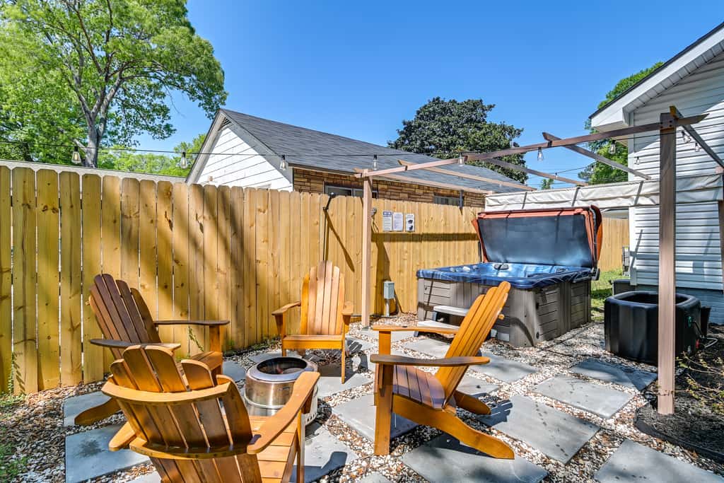 Private Hot Tub & Cold Plunge: Fayetteville Gem!