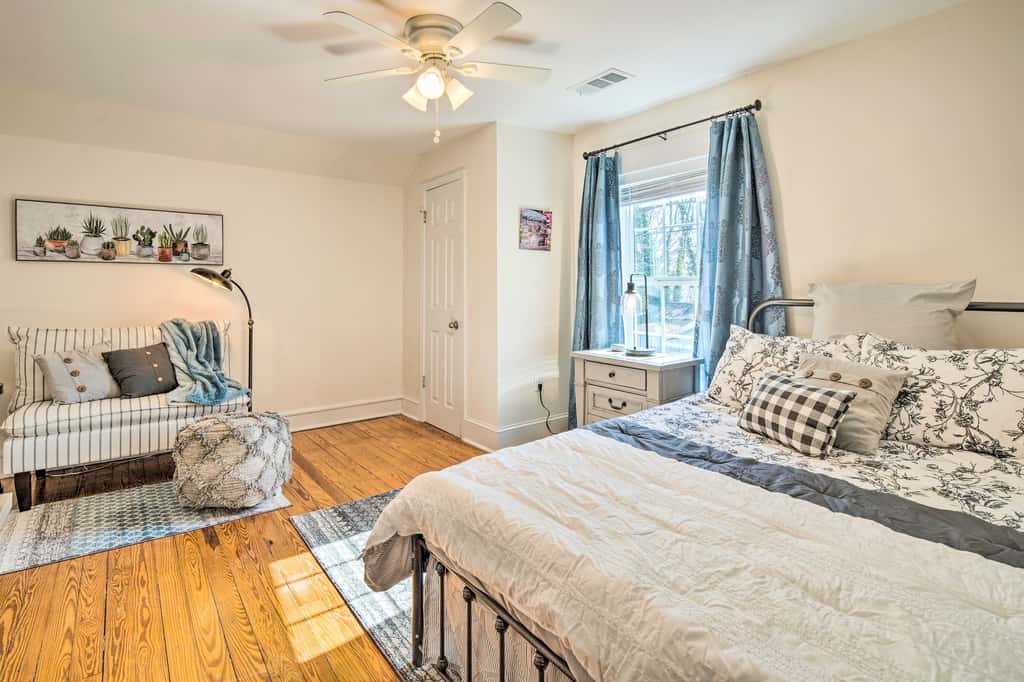 Greenville Escape w/ Deck + Fire Pit!