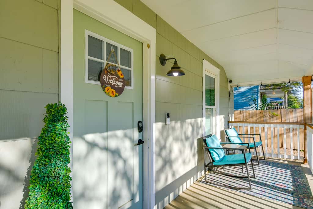 Greenville Escape w/ Deck + Fire Pit!