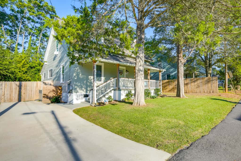 Greenville Escape w/ Deck + Fire Pit!