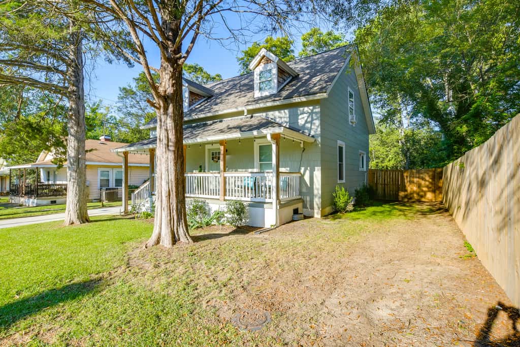 Greenville Escape w/ Deck + Fire Pit!
