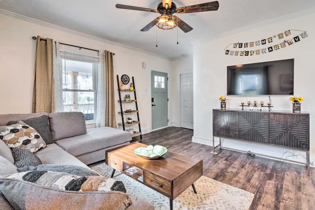 Greenville Escape w/ Deck + Fire Pit!