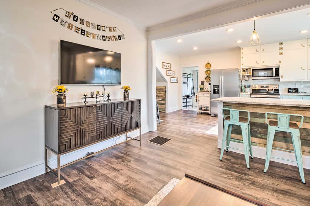 Greenville Escape w/ Deck + Fire Pit!
