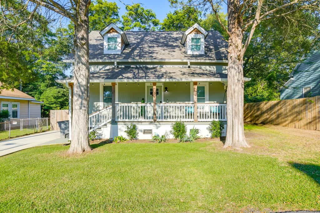Greenville Escape w/ Deck + Fire Pit!