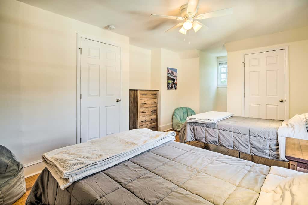 Greenville Escape w/ Deck + Fire Pit!