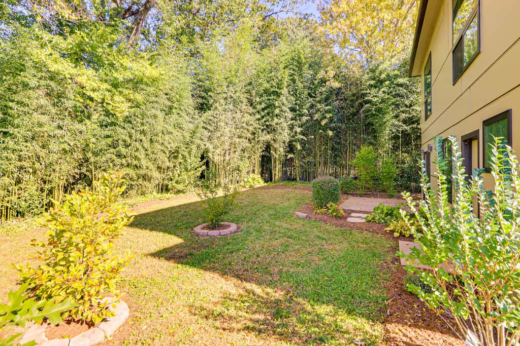 4 Mi to Dtwn Greenville: Group-Ready Home w/ Yard
