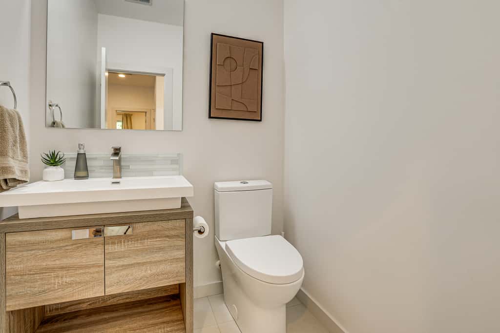 4 Mi to Dtwn Greenville: Group-Ready Home w/ Yard