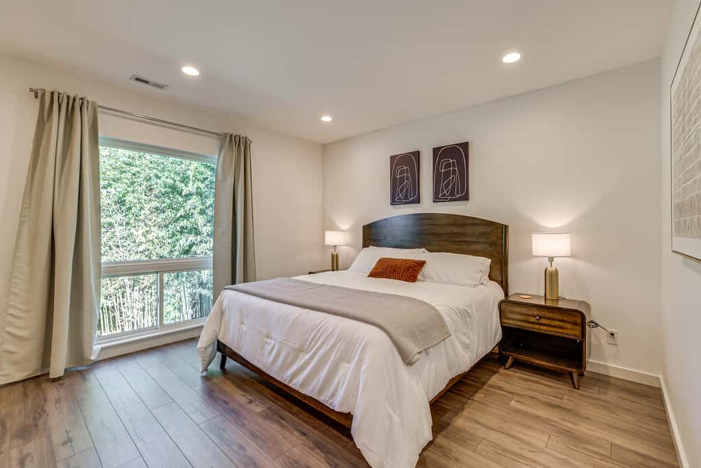 4 Mi to Dtwn Greenville: Group-Ready Home w/ Yard