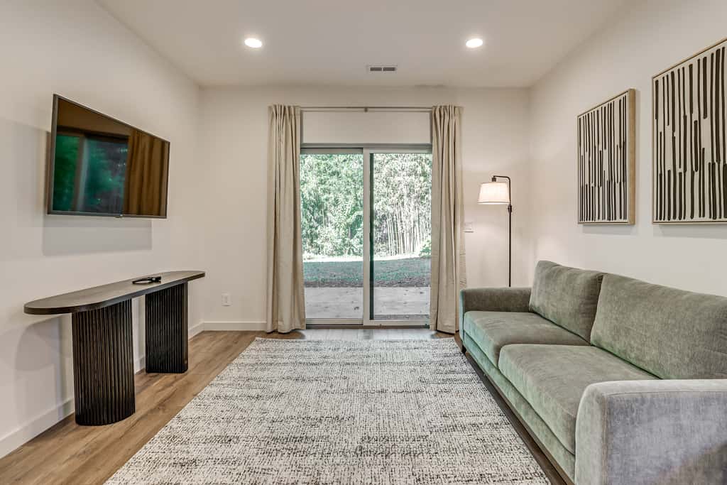 4 Mi to Dtwn Greenville: Group-Ready Home w/ Yard