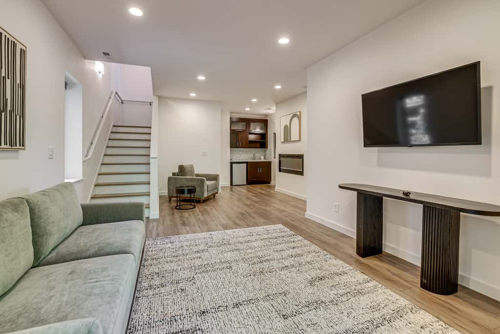4 Mi to Dtwn Greenville: Group-Ready Home w/ Yard