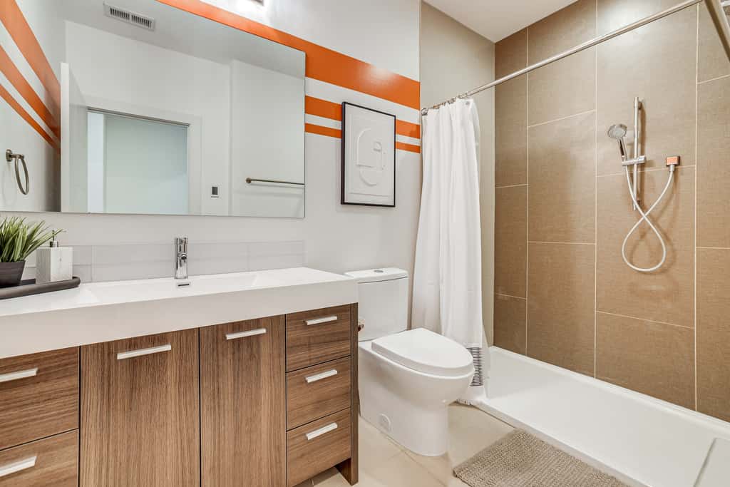 4 Mi to Dtwn Greenville: Group-Ready Home w/ Yard
