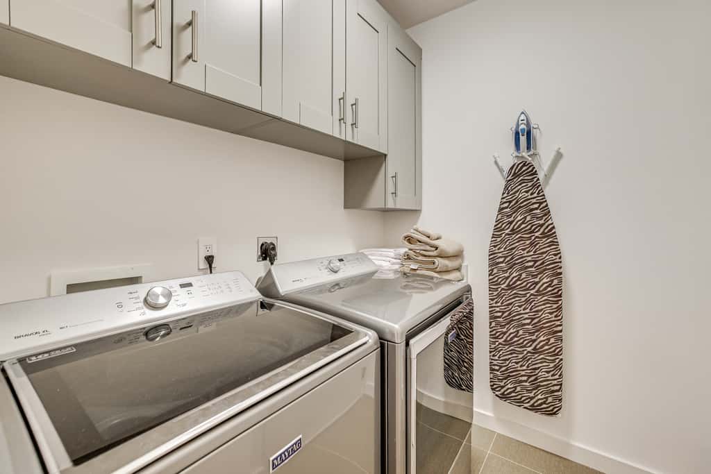 4 Mi to Dtwn Greenville: Group-Ready Home w/ Yard