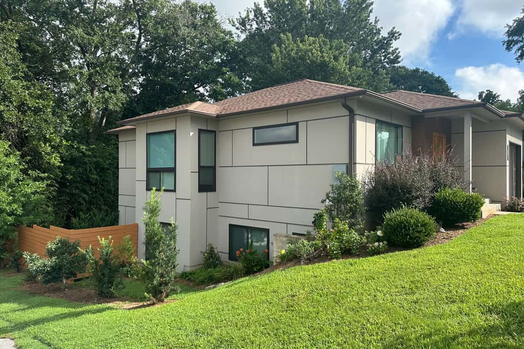 4 Mi to Dtwn Greenville: Group-Ready Home w/ Yard