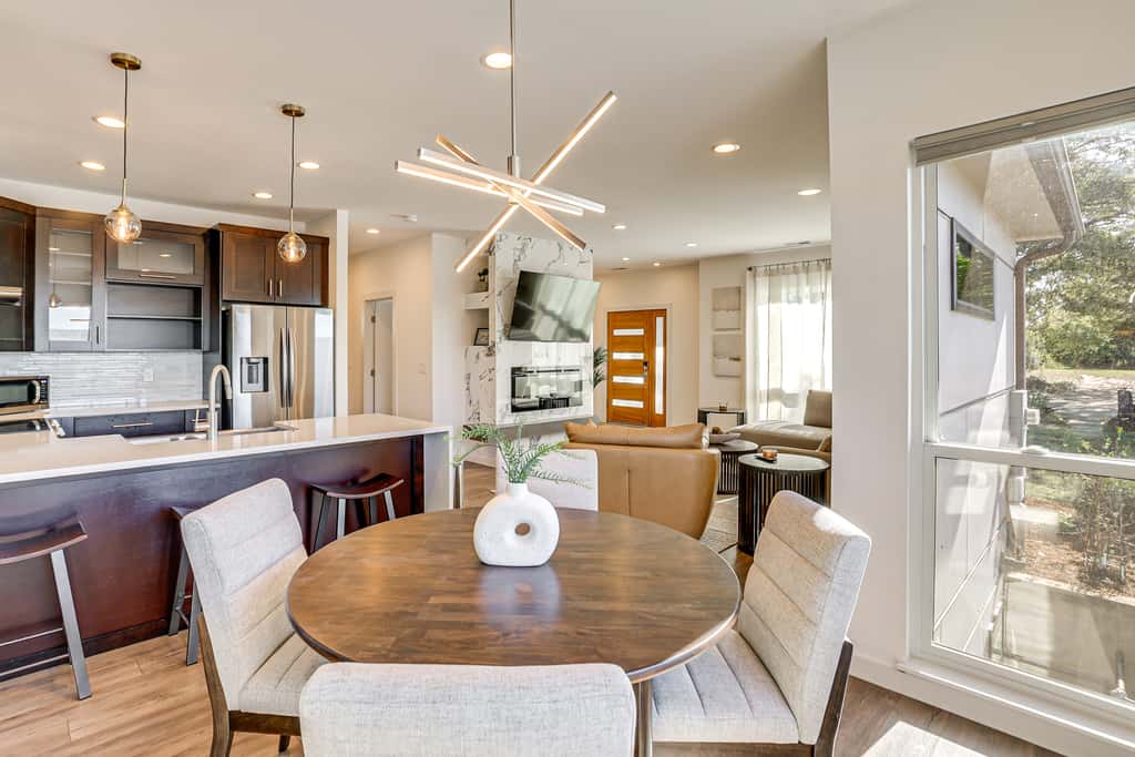 4 Mi to Dtwn Greenville: Group-Ready Home w/ Yard