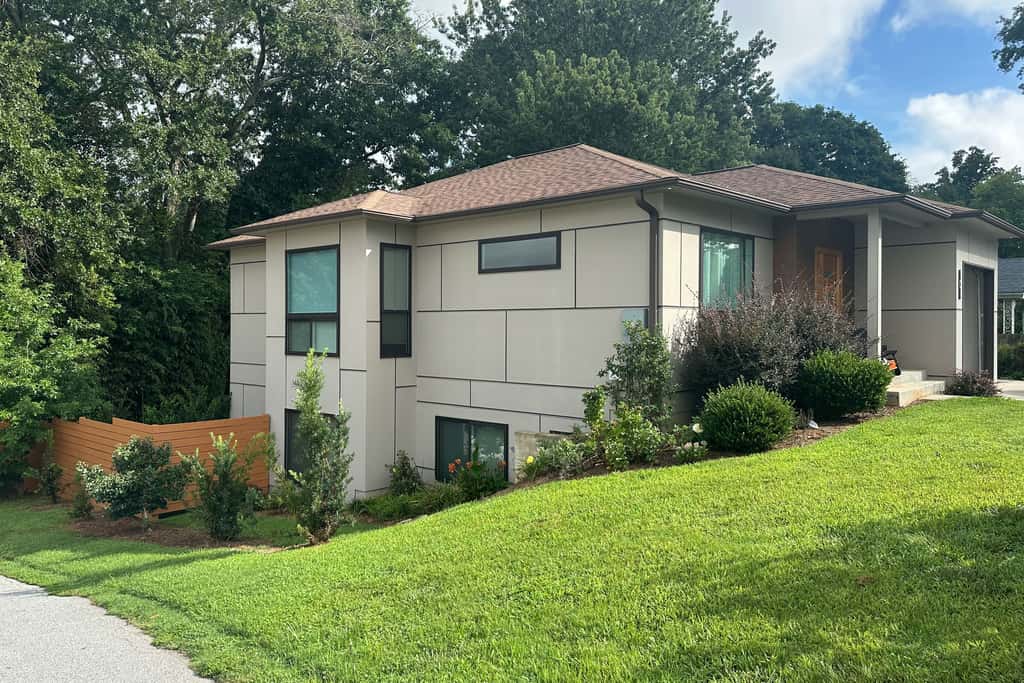 4 Mi to Dtwn Greenville: Group-Ready Home w/ Yard