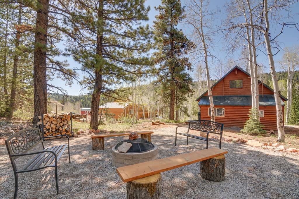 Near Nat’l Parks! Secluded Duck Creek Village Gem