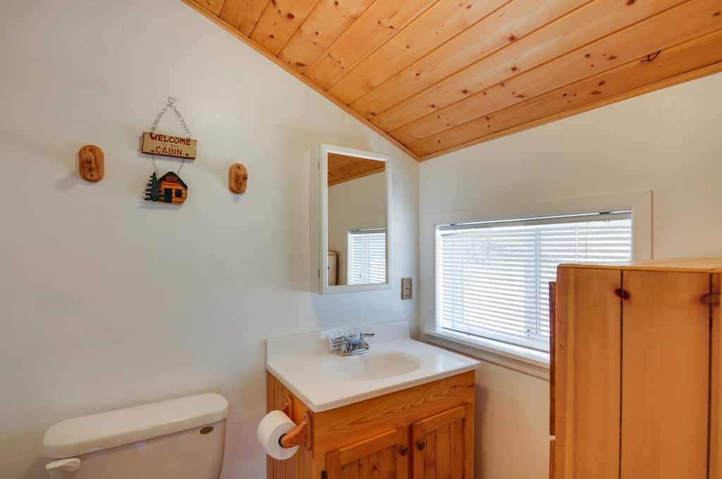Near Nat’l Parks! Secluded Duck Creek Village Gem