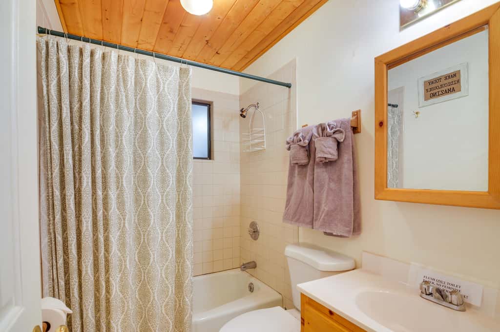 Near Nat’l Parks! Secluded Duck Creek Village Gem