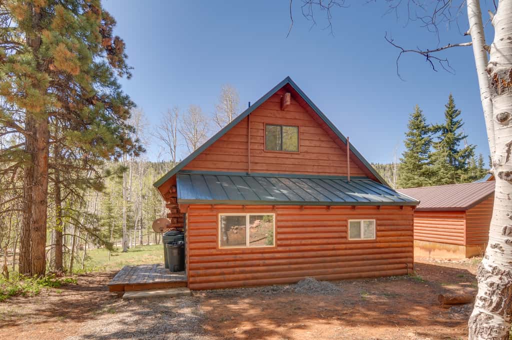 Near Nat’l Parks! Secluded Duck Creek Village Gem