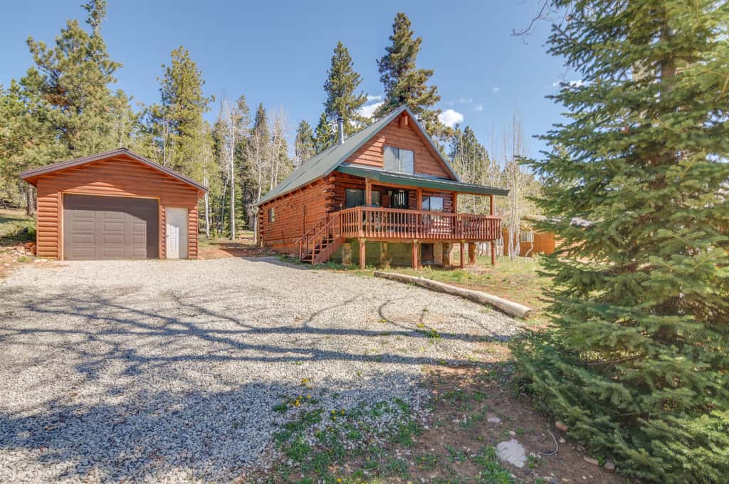 Near Nat’l Parks! Secluded Duck Creek Village Gem