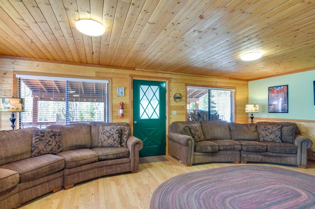 Near Nat’l Parks! Secluded Duck Creek Village Gem