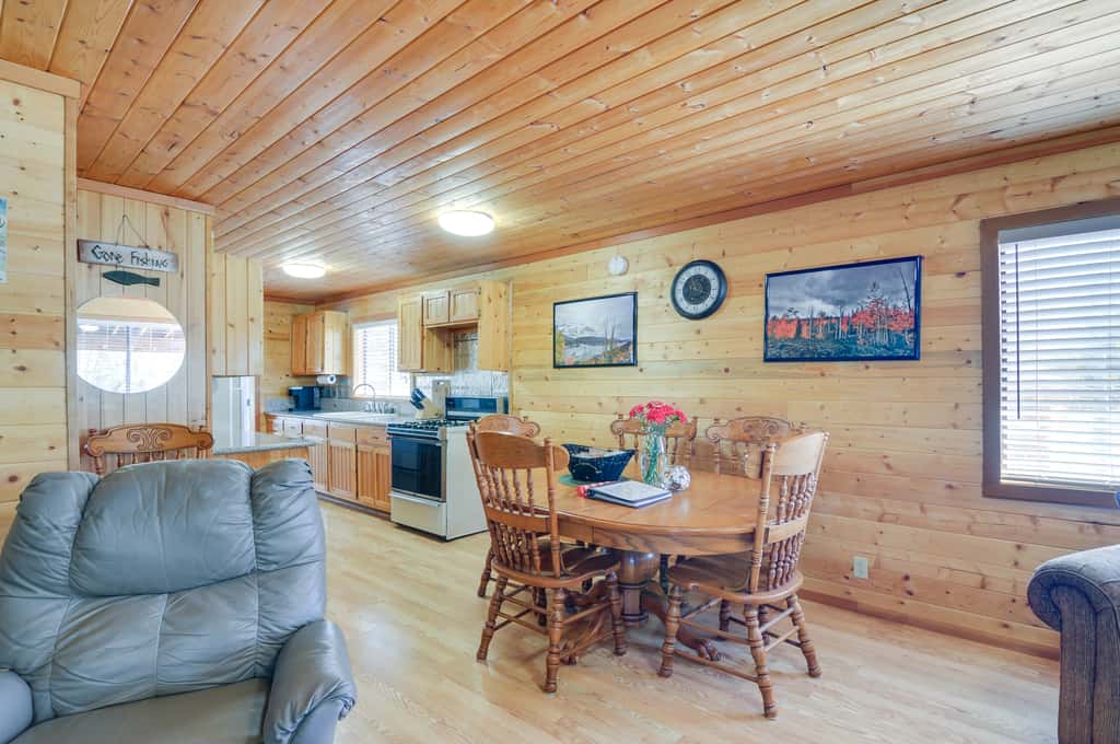 Near Nat’l Parks! Secluded Duck Creek Village Gem