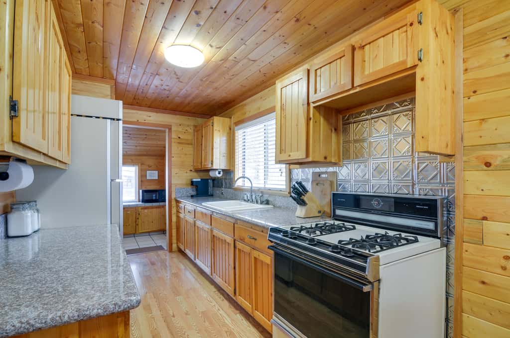 Near Nat’l Parks! Secluded Duck Creek Village Gem
