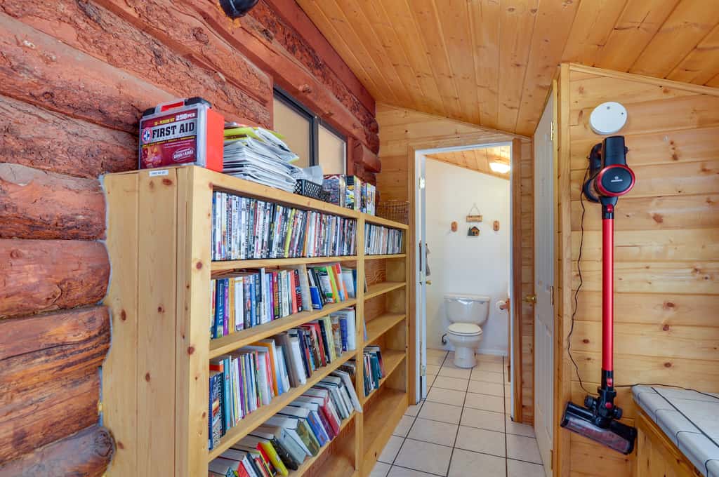 Near Nat’l Parks! Secluded Duck Creek Village Gem