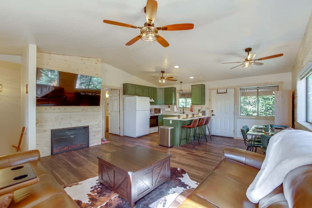 High Noon Hideaway: Zion Cabin w/ Fire Pit!
