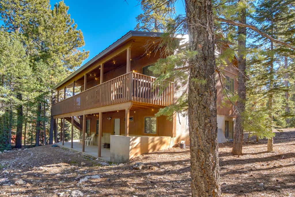 High Noon Hideaway: Zion Cabin w/ Fire Pit!