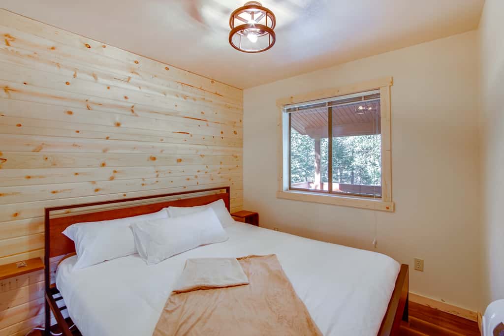 High Noon Hideaway: Zion Cabin w/ Fire Pit!
