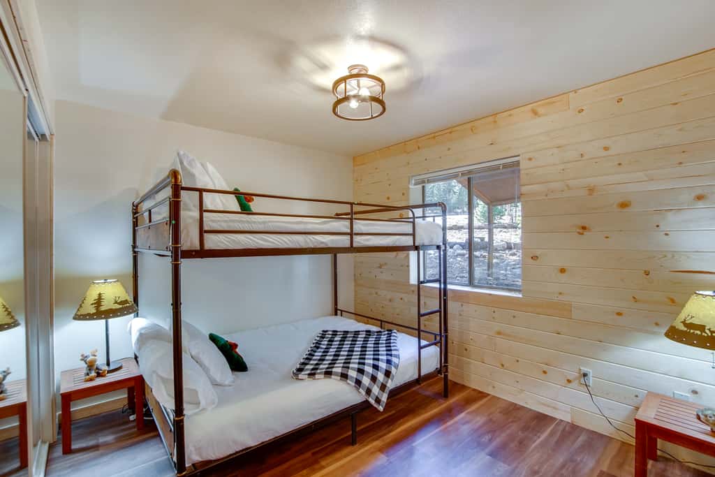 High Noon Hideaway: Zion Cabin w/ Fire Pit!