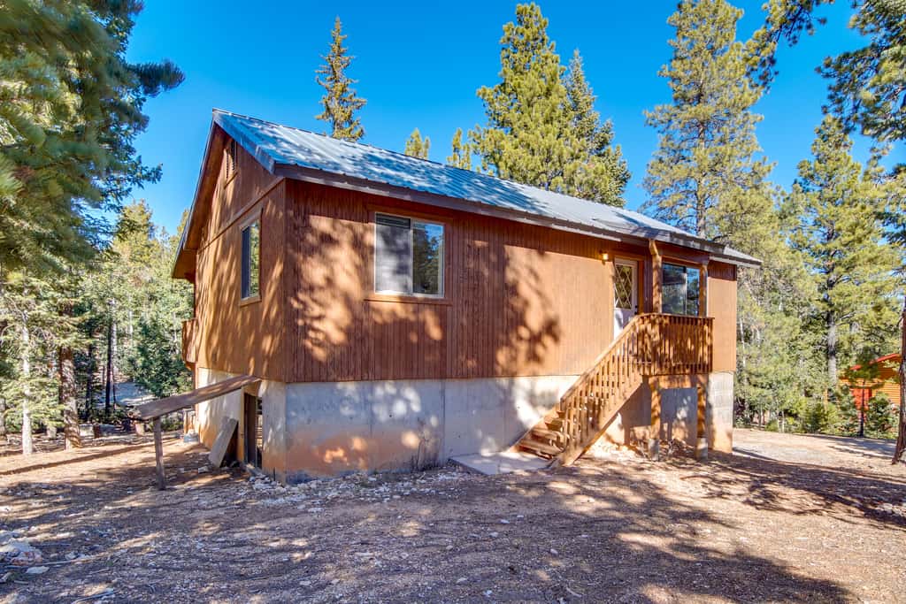 High Noon Hideaway: Zion Cabin w/ Fire Pit!