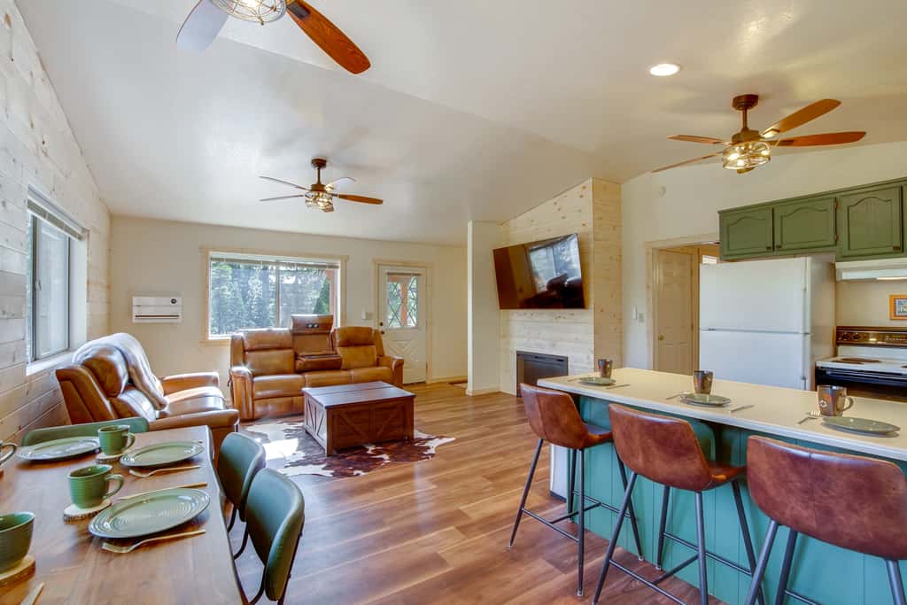 High Noon Hideaway: Zion Cabin w/ Fire Pit!
