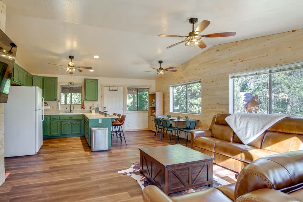 High Noon Hideaway: Zion Cabin w/ Fire Pit!