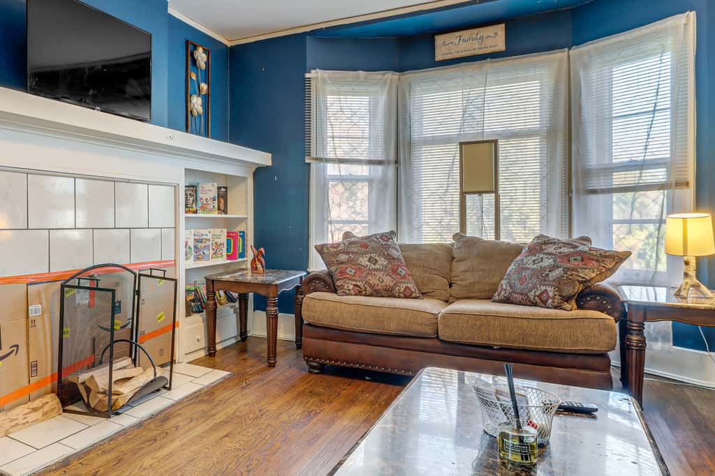Urban Retreat 1 Mi to Riverfront! Detroit Duplex