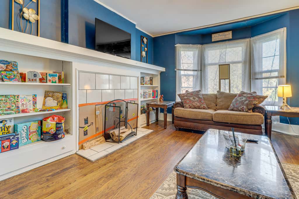 Urban Retreat 1 Mi to Riverfront! Detroit Duplex