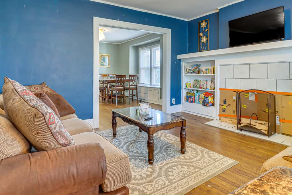 Urban Retreat 1 Mi to Riverfront! Detroit Duplex