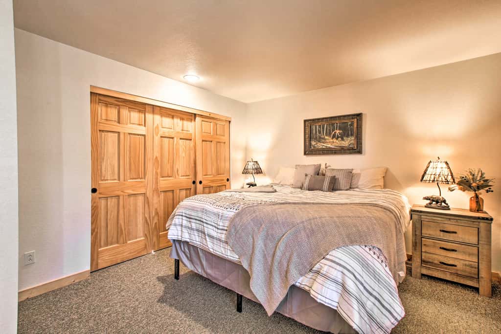 Klamath Falls Cabin Retreat w/ Deck & Grill!