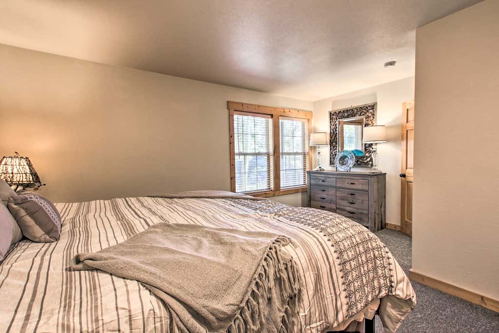 Klamath Falls Cabin Retreat w/ Deck & Grill!